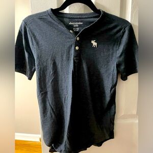 Abercrombie Kids Boy’s Short Sleeve 3 Button T-shirt, Navy, size 11/12
